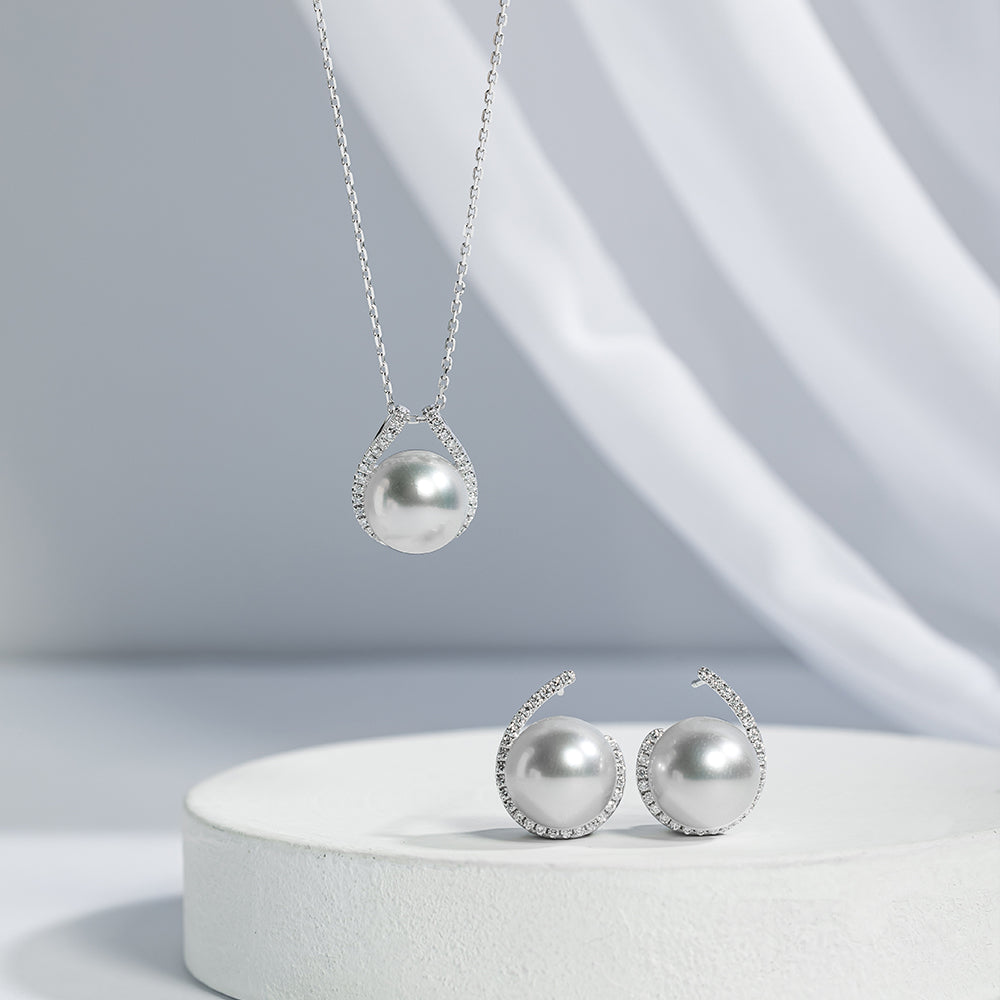 South Sea Pearl 18K Gold Diamond-Encrusted Haute Jewelry Modern Necklace