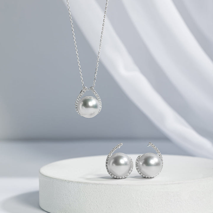 South Sea Pearl 18K Gold Diamond-Encrusted Haute Jewelry Modern Necklace