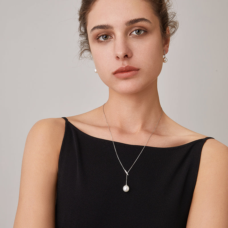 Teardrop-shaped South Sea Pearl 18K Gold Diamonds Haute Jewelry Leaf Necklace