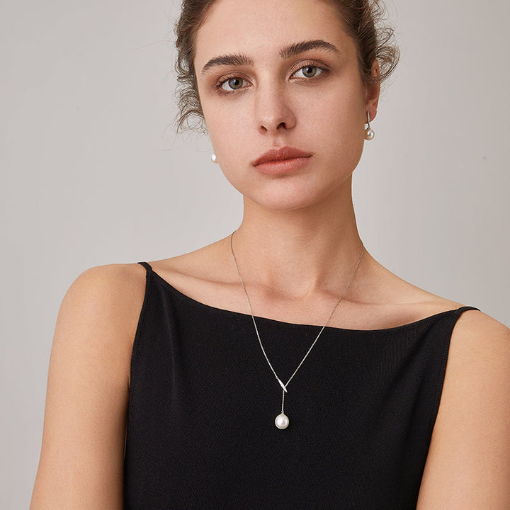 Teardrop-shaped South Sea Pearl 18K Gold Diamonds Haute Jewelry Leaf Necklace