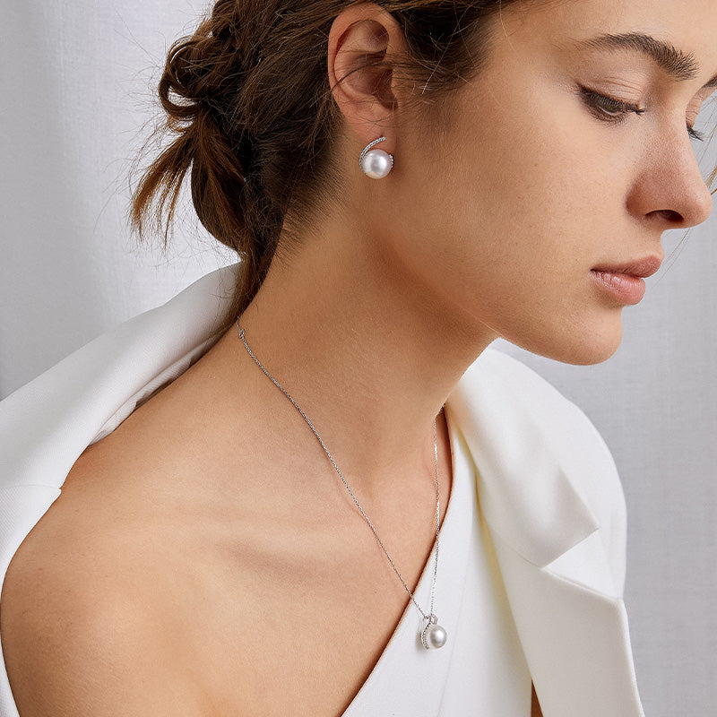 South Sea Pearl 18K Gold Diamond-Encrusted Haute Jewelry Modern Necklace