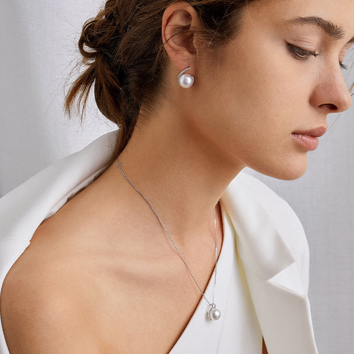 South Sea Pearl 18K Gold Diamond-Encrusted Haute Jewelry Modern Necklace