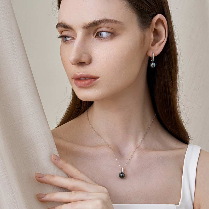 Tahitian Pearl 18K White Gold Four Diamonds Necklace