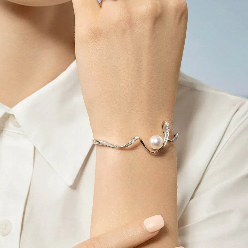 WAVES COLLECTION Akoya Pearl 18K White Gold Diamond Bracelet WAVES COLLECTION Akoya Pearl 18K White Gold Diamond Bracelet THE WAVES COLLECTION