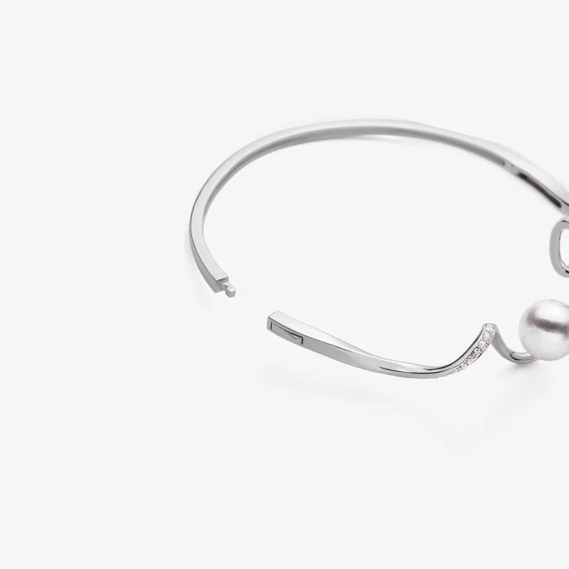WAVES COLLECTION Akoya Pearl 18K White Gold Diamond Bracelet WAVES COLLECTION Akoya Pearl 18K White Gold Diamond Bracelet THE WAVES COLLECTION