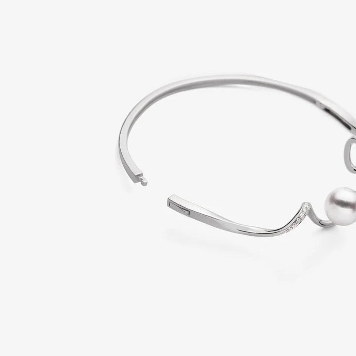WAVES COLLECTION Akoya Pearl 18K White Gold Diamond Bracelet WAVES COLLECTION Akoya Pearl 18K White Gold Diamond Bracelet THE WAVES COLLECTION