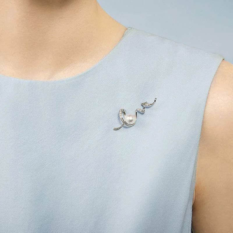 WAVES COLLECTION Akoya Pearl 18K White Gold Diamond Brooch WAVES COLLECTION Akoya Pearl 18K White Gold Diamond Brooch THE WAVES COLLECTION