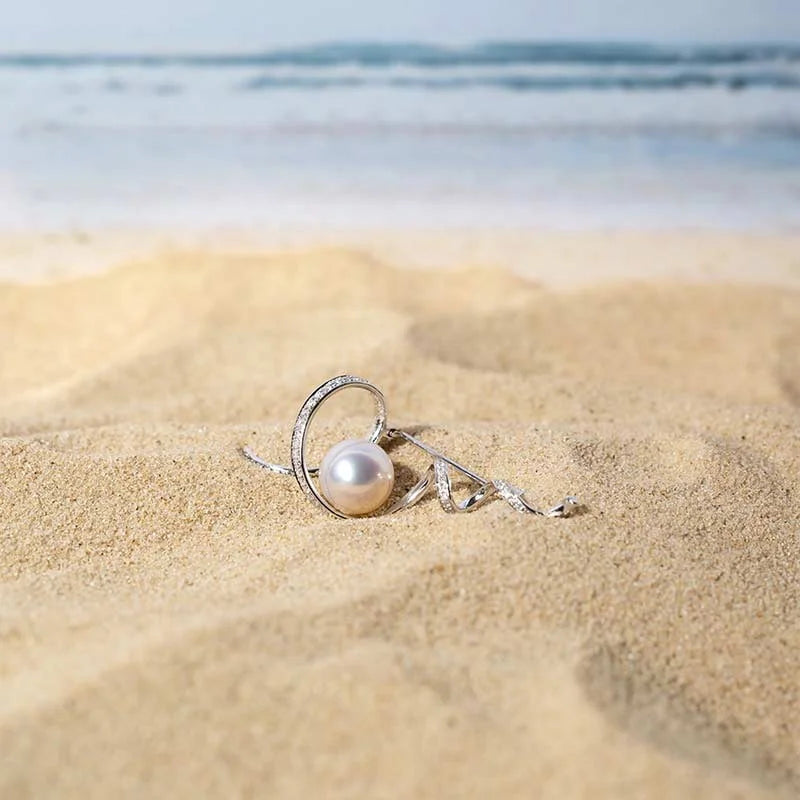 WAVES COLLECTION Akoya Pearl 18K White Gold Diamond Brooch WAVES COLLECTION Akoya Pearl 18K White Gold Diamond Brooch THE WAVES COLLECTION