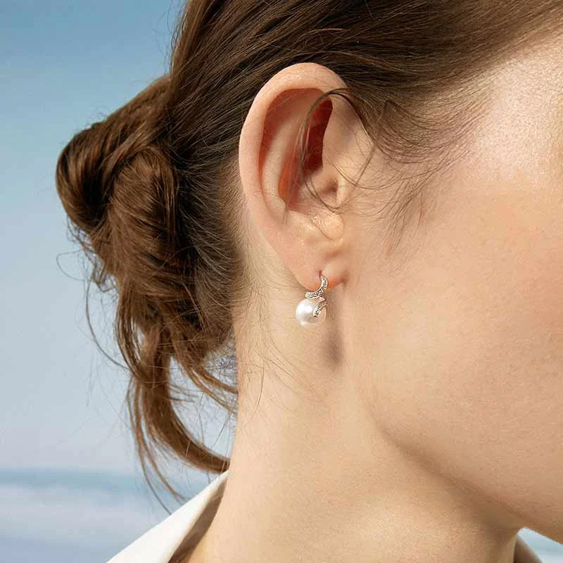 WAVES COLLECTION Akoya Pearl 18K White Gold Elegant Wave Stud Diamonds Earrings WAVES COLLECTION Akoya Pearl 18K White Gold Elegant Wave Stud Diamonds Earrings THE WAVES COLLECTION