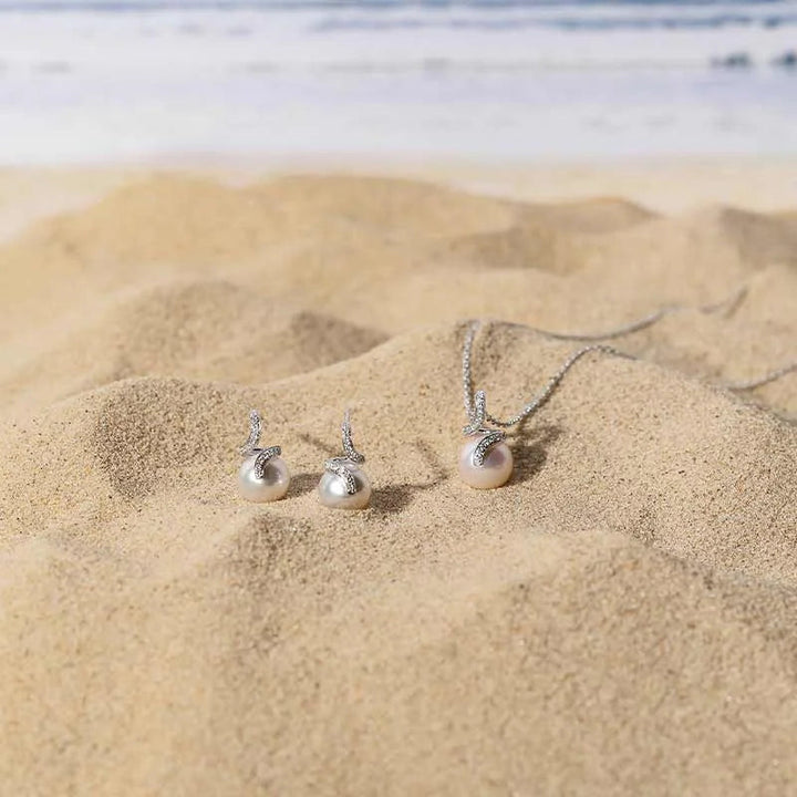 WAVES COLLECTION Akoya Pearl 18K White Gold Elegant Wave Stud Diamonds Earrings WAVES COLLECTION Akoya Pearl 18K White Gold Elegant Wave Stud Diamonds Earrings THE WAVES COLLECTION