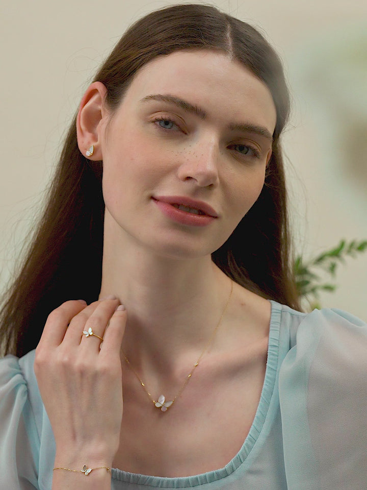 Mother-of-pearl 18K Gold Diamond Whole Butterfly Ring