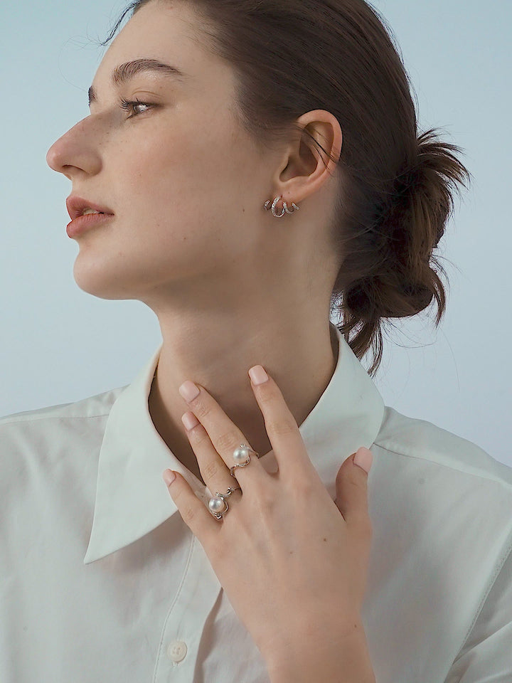 18K White Gold Wave Curl Diamonds Stud Earrings