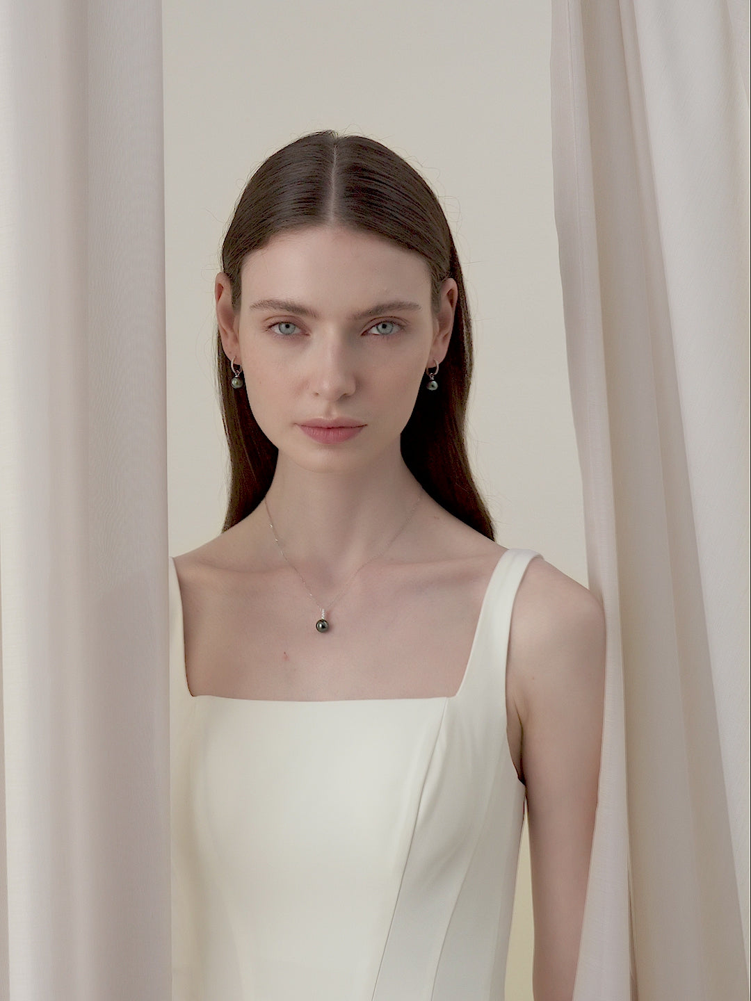 Tahitian Pearl 18K White Gold Four Diamonds Necklace