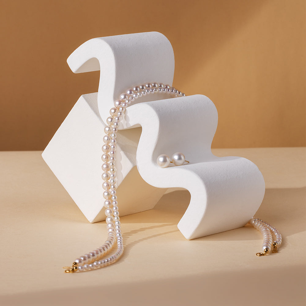 Why Should Women Have a Pair of Saltwater Pearl Jewelry?