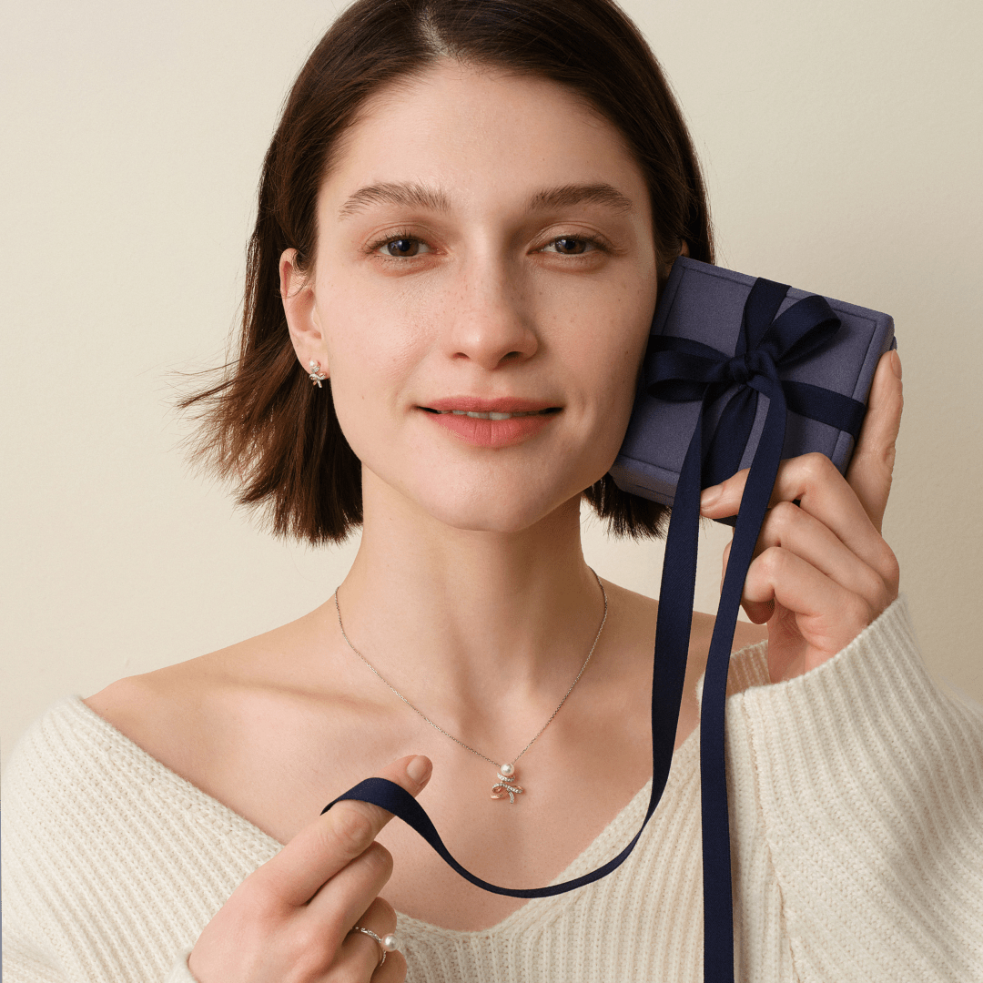 The Best Graduation Gifts: Why Pearls Are the Perfect Graduation Gift - HELAS Jewelry