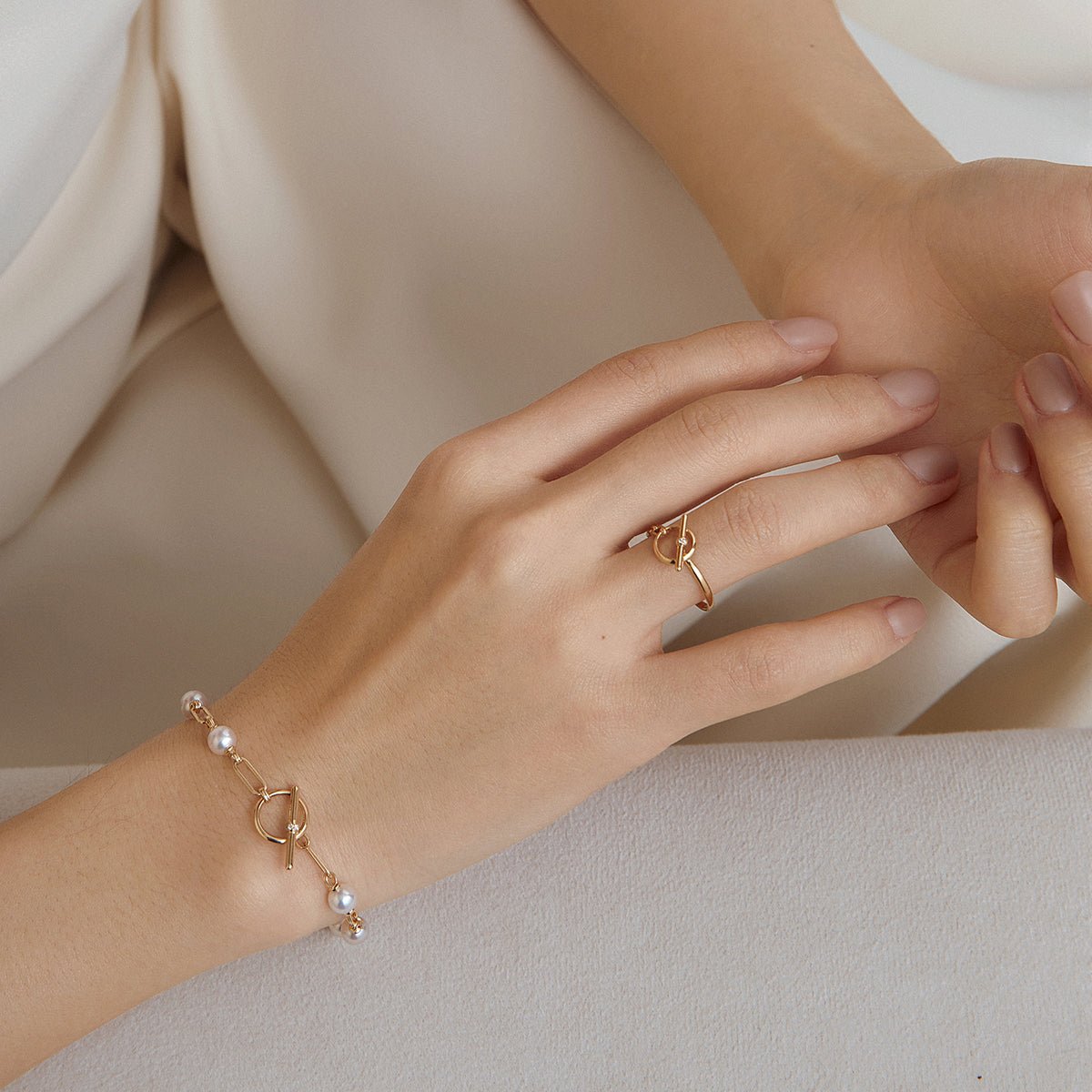 18K Gold Diamond Tension Poise Clasp Ring - HELAS Jewelry