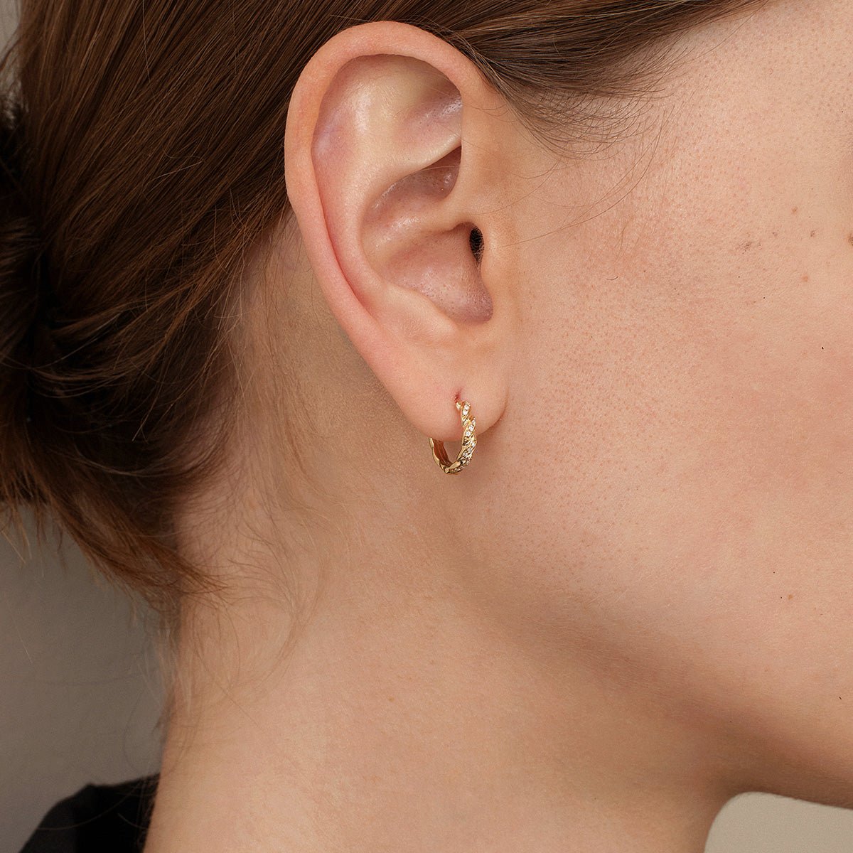 18K Gold Diamond Twist Huggie Hoop Earrings - HELAS Jewelry