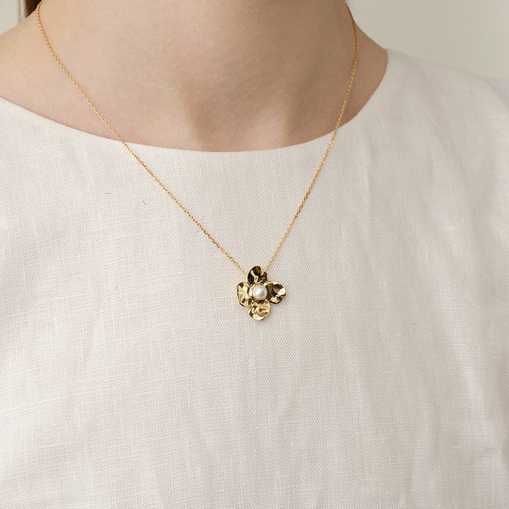 Freshwater Pearl 9K Gold Wild Bloom Pendant Necklace