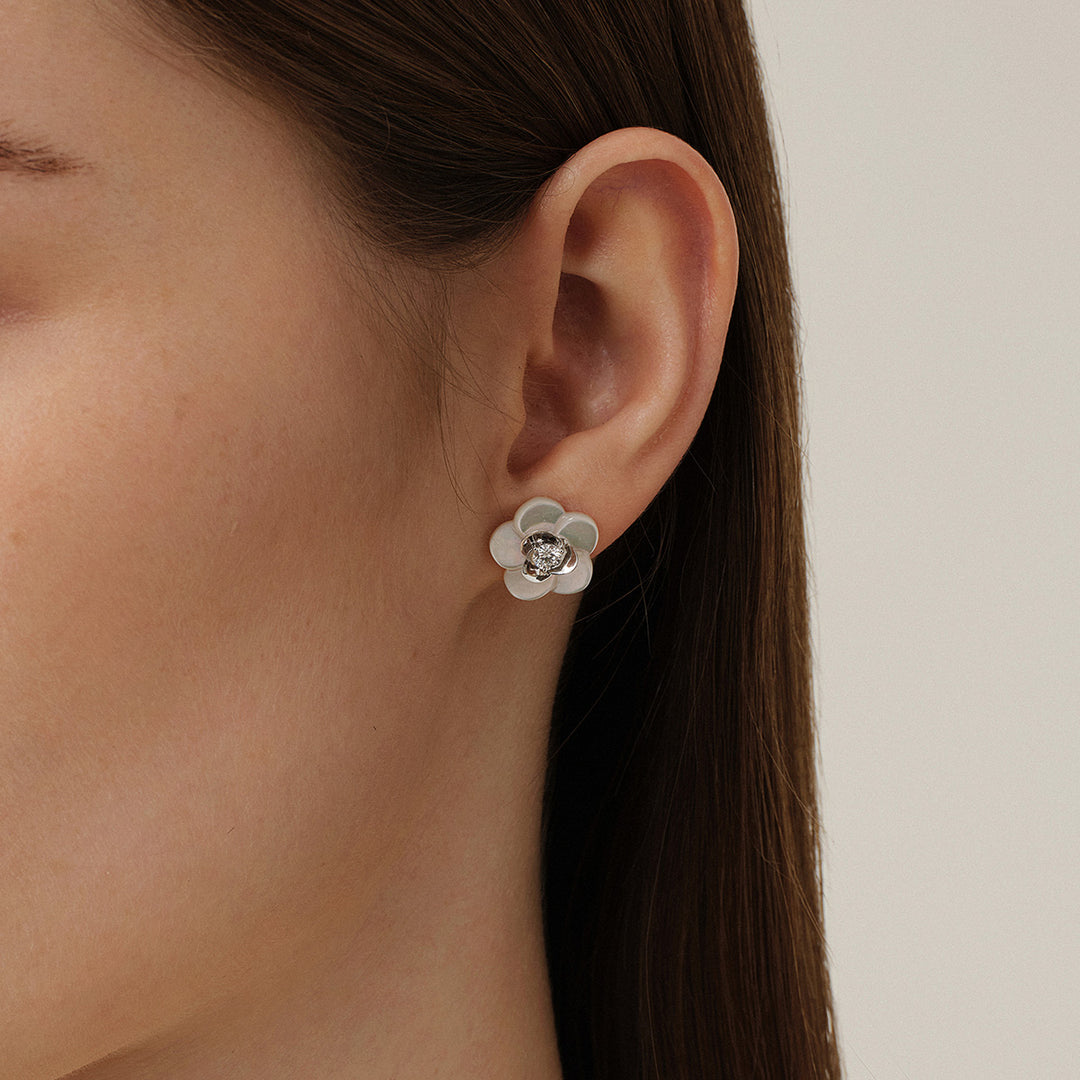 Mother-of-pearl 9K White Gold Lab-Grown Diamond Gardenia Stud Earrings