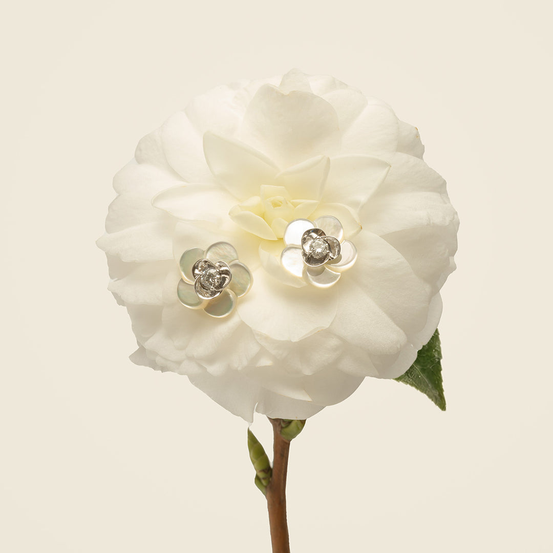 Mother-of-pearl 9K White Gold Lab-Grown Diamond Gardenia Stud Earrings