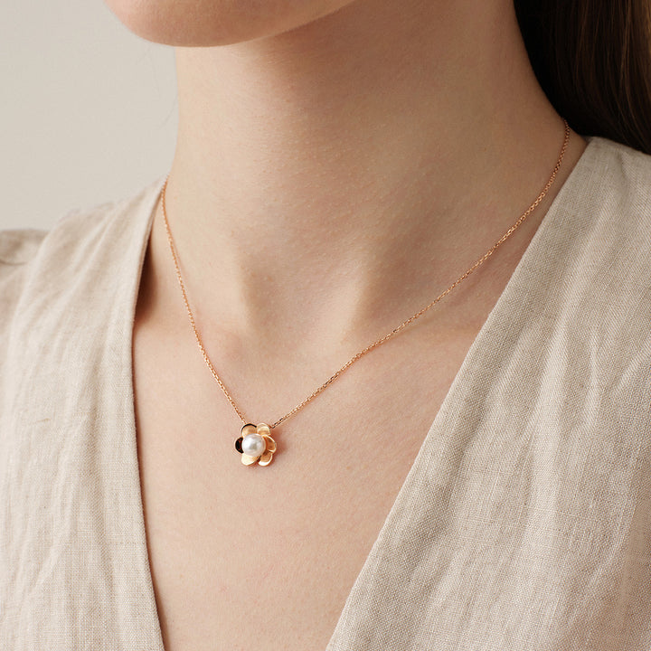 Freshwater Pearl 9K Rose Gold Bloom Dew Necklace