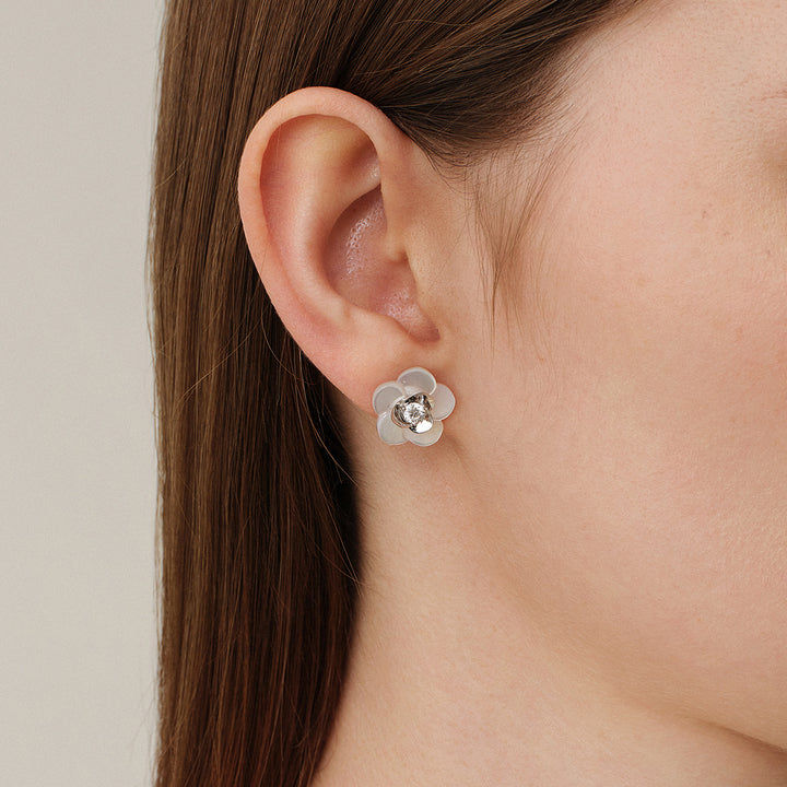 Mother-of-pearl 9K White Gold Lab-Grown Diamond Gardenia Stud Earrings