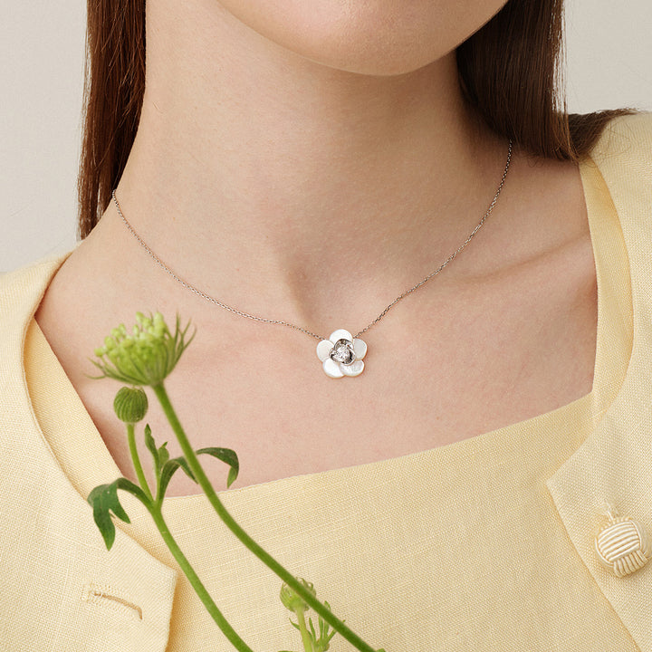 Mother-of-pearl 9K White Gold Lab-Grown Diamond Gardenia Pendant Necklace