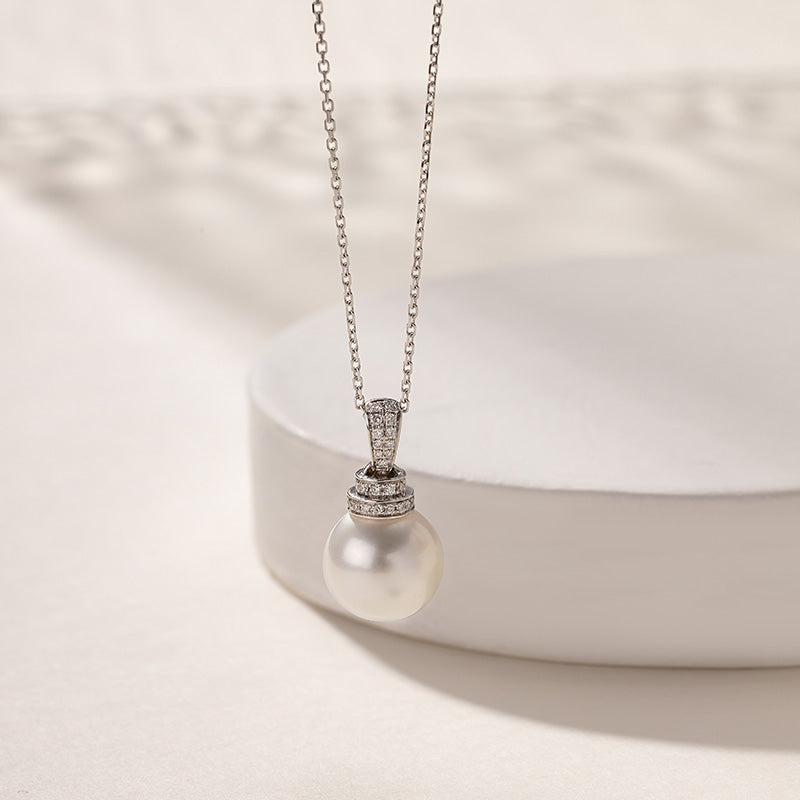 Teardrop-shaped South Sea Pearl 18K Gold Diamonds Haute Jewelry Elegant Necklace