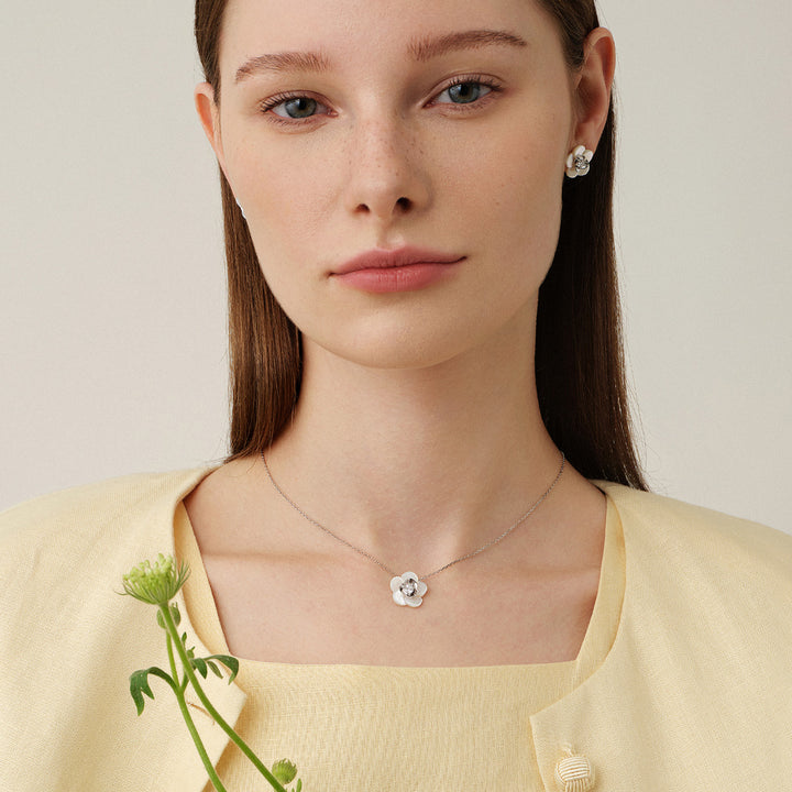 Mother-of-pearl 9K White Gold Lab-Grown Diamond Gardenia Pendant Necklace