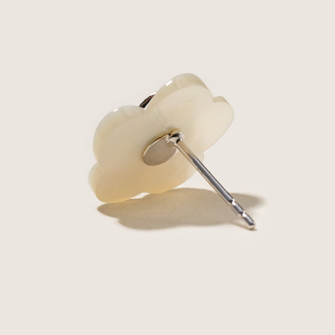 Mother-of-pearl 9K White Gold Lab-Grown Diamond Gardenia Stud Earrings