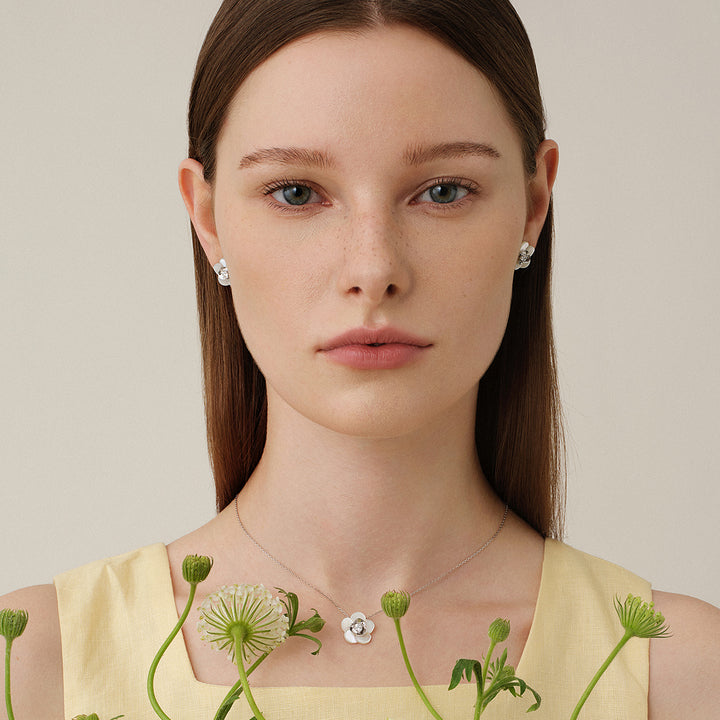 Mother-of-pearl 9K White Gold Lab-Grown Diamond Gardenia Stud Earrings