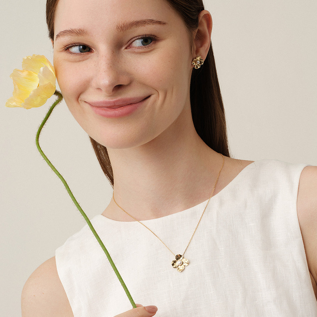 Freshwater Pearl 9K Gold Wild Bloom Pendant Necklace