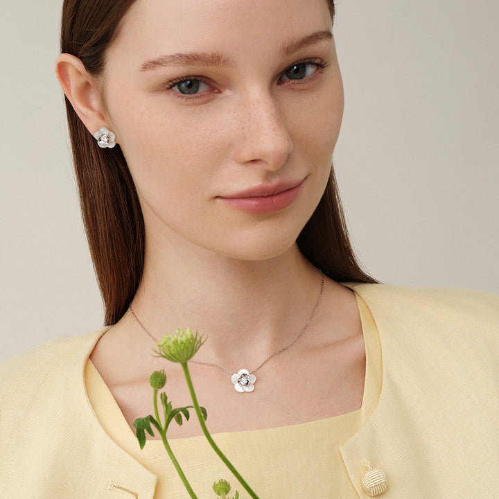 Mother-of-pearl 9K White Gold Lab-Grown Diamond Gardenia Pendant Necklace