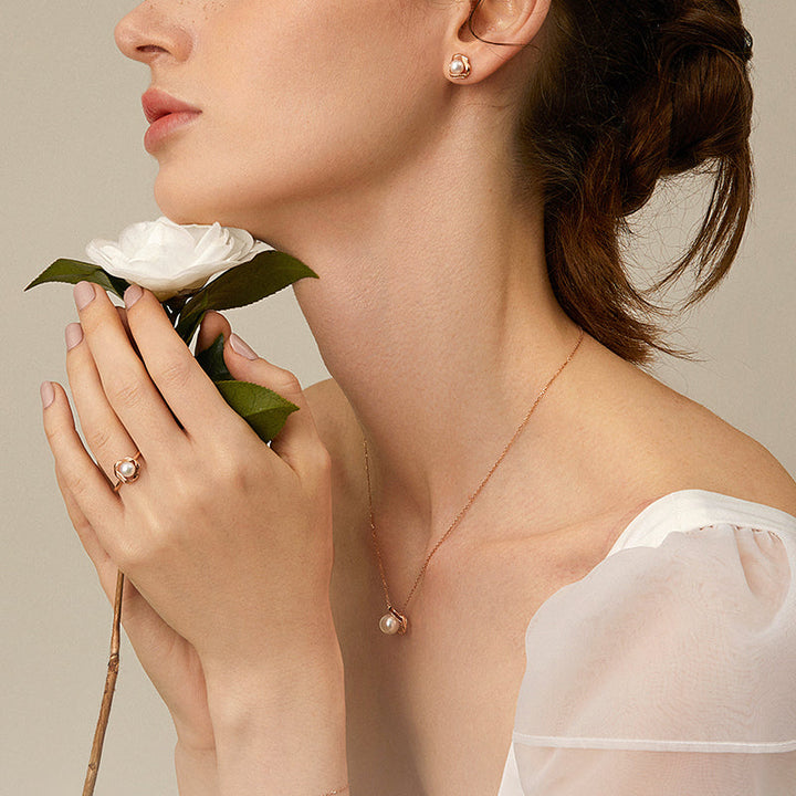 Akoya Pearl 18k Gold Camellia Design Necklace