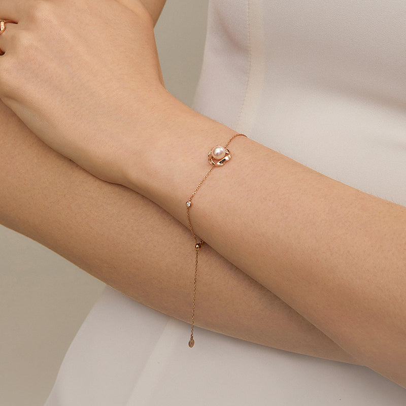 Akoya Pearl 18k Gold Camellia Design Diamonds Bracelet
