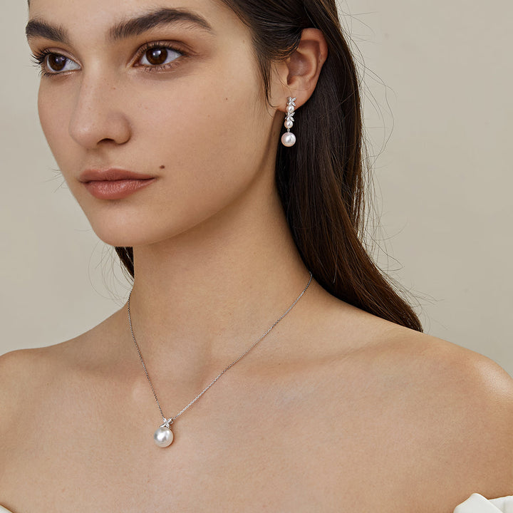 South Sea Pearl 18K White Gold Diamonds Four Leaf Flower Necklace