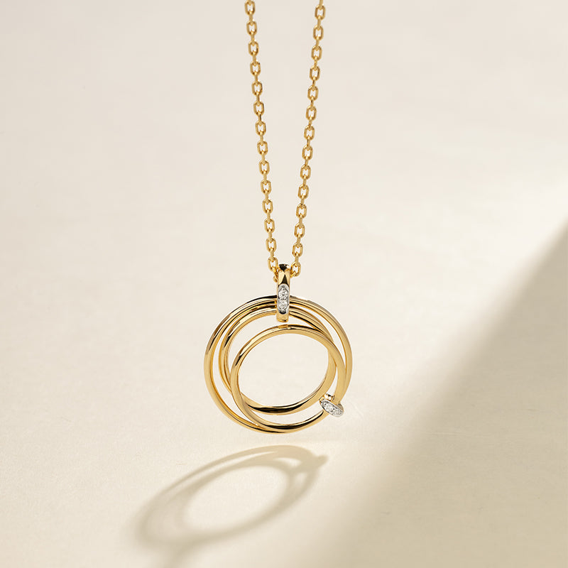 18K Gold Diamond Three-ring Intersecting Necklace