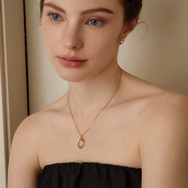 18K Gold Diamond Three-ring Intersecting Necklace