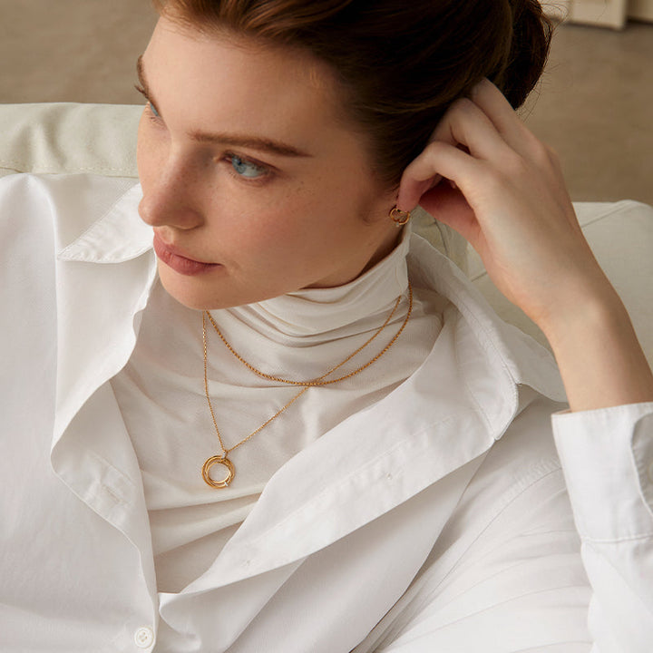 18K Gold Diamond Three-ring Intersecting Necklace