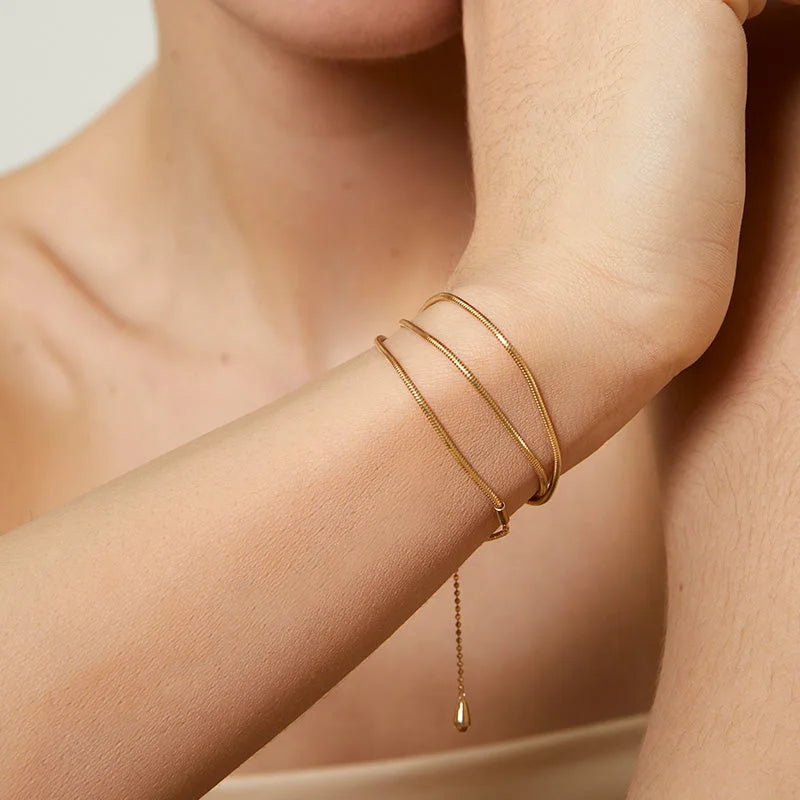 FINE LINE COLLECTION 18k Yellow Gold Square Herringbone Chain Necklace - HELAS Jewelry