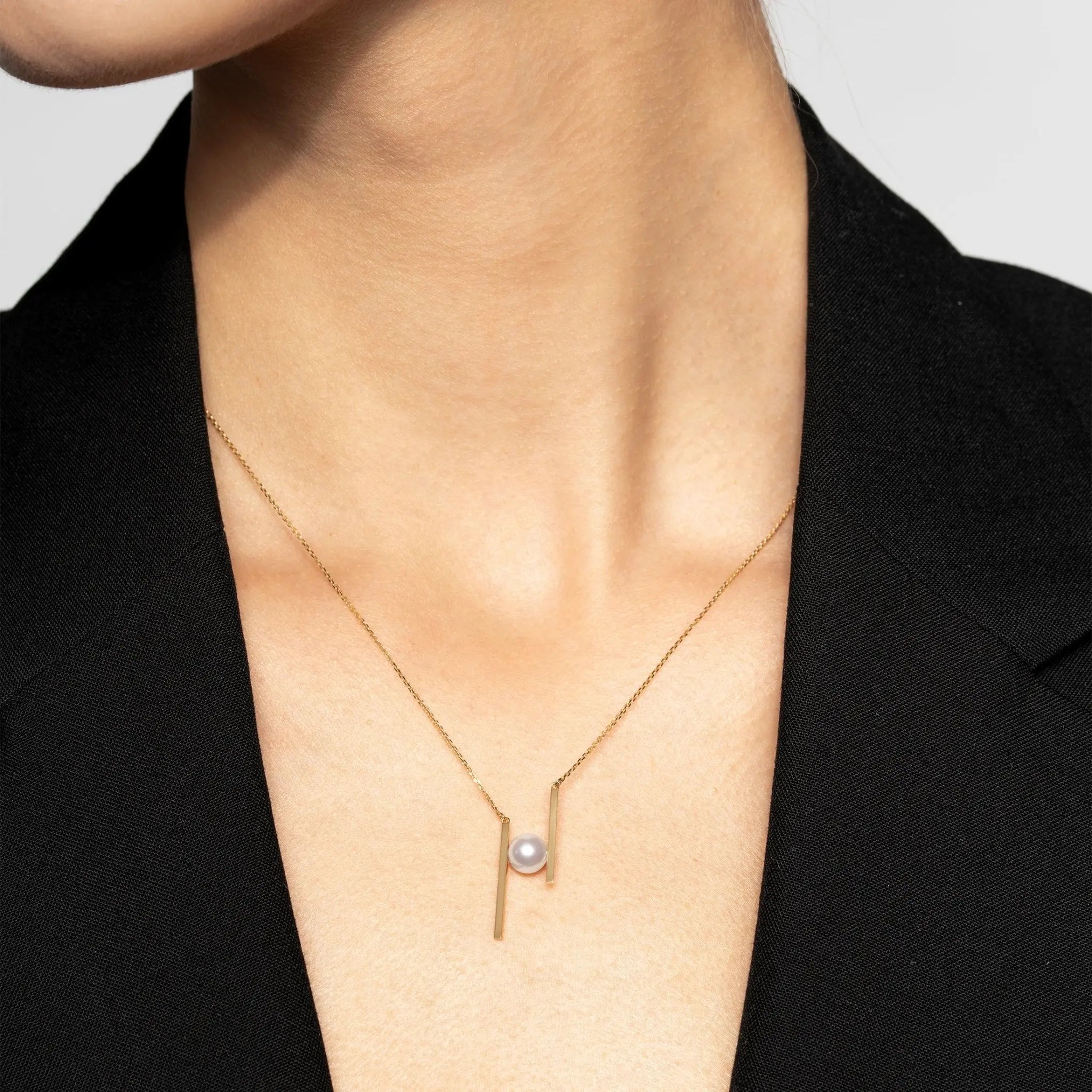 Akoya Saltwater Pearl 18K Yellow Gold Asymmetric 