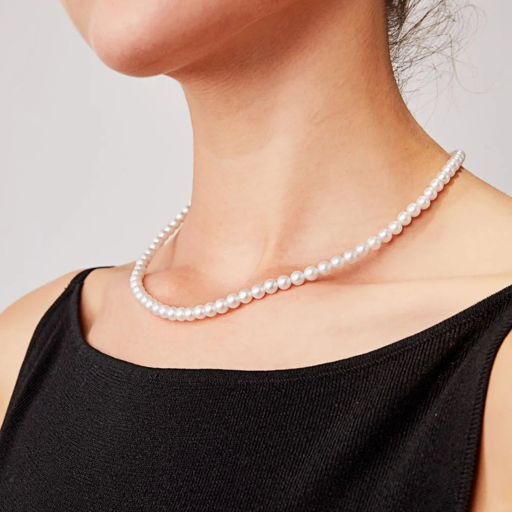 HIGH-END JEWELRY High-gloss Baby Akoya Sophisticated Elegant Beaded Necklace HIGH-END JEWELRY High-gloss Baby Akoya Sophisticated Elegant Beaded Necklace HIGH-END JEWELRY