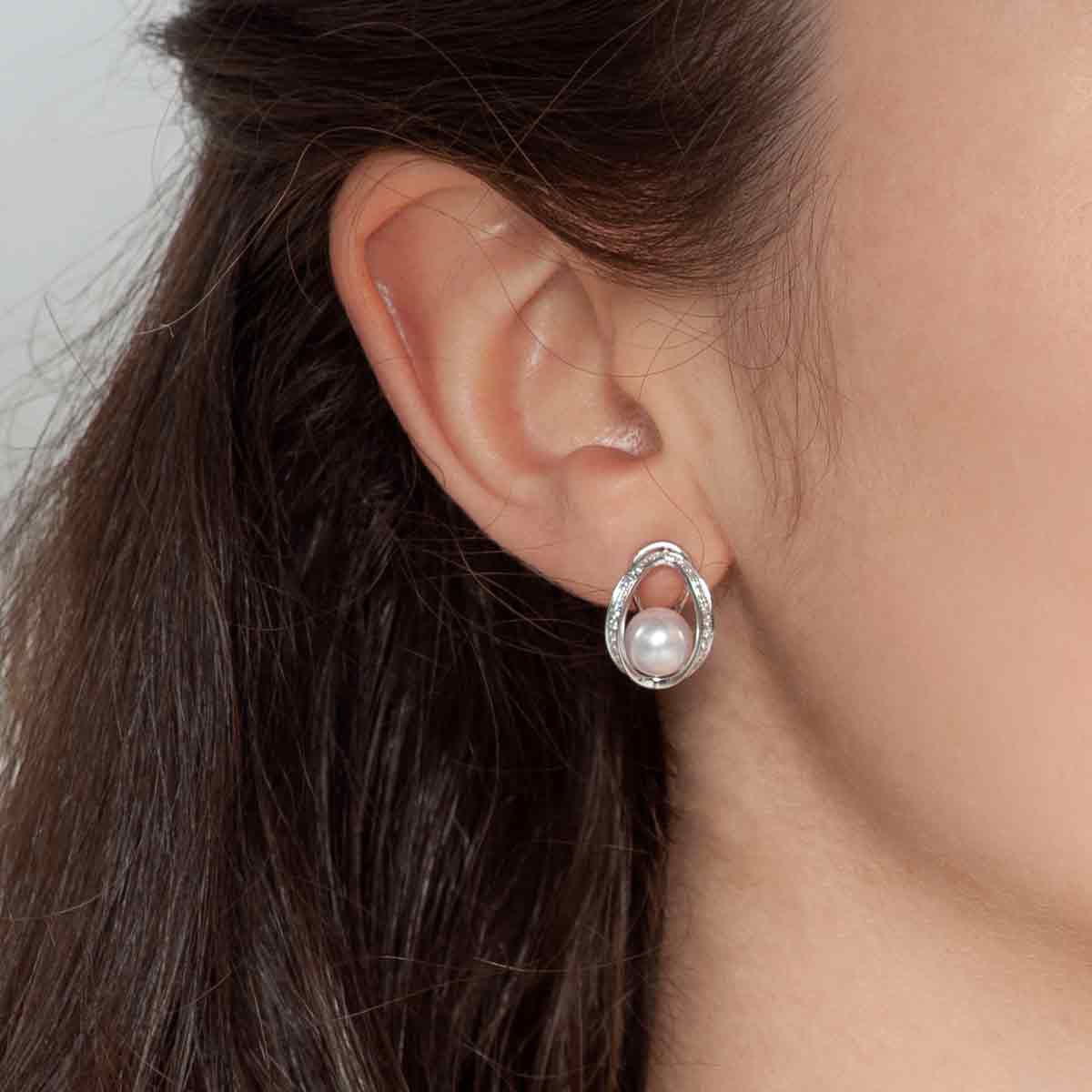 Akoya Pearl 18K White Gold Stand Out Designs Diamonds Stud Earrings