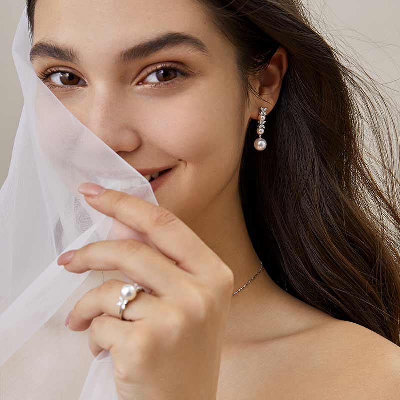 Akoya Pearl 18K White Gold Gradient Size Pearl Drop Earrings