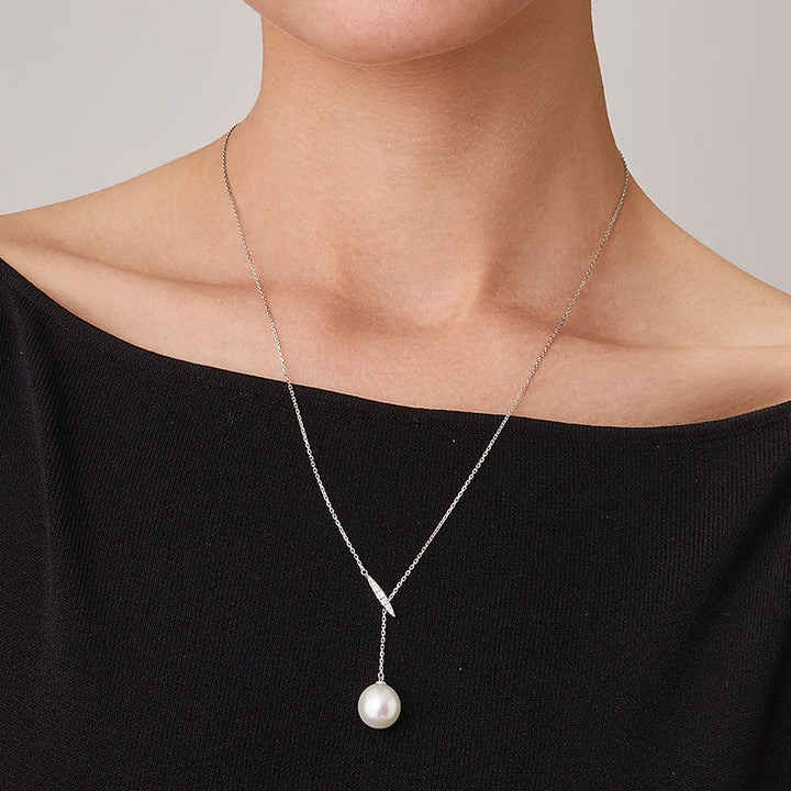 Teardrop-shaped South Sea Pearl 18K Gold Diamonds Haute Jewelry Leaf Necklace