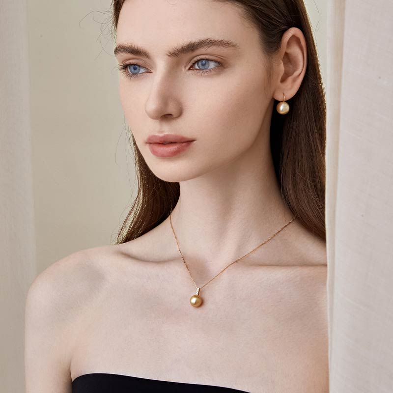 South Sea Golden Pearl 18K Gold 4 Distinct Diamonds Necklace