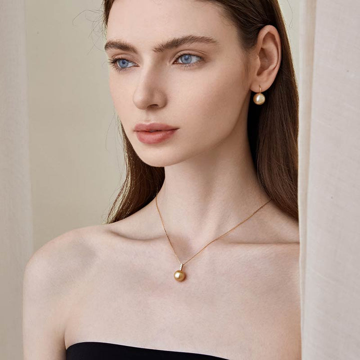 South Sea Golden Pearl 18K Gold 4 Distinct Diamonds Necklace