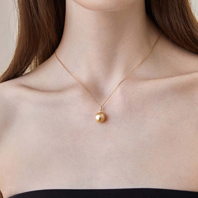 South Sea Golden Pearl 18K Gold Sparkling Diamonds Necklace