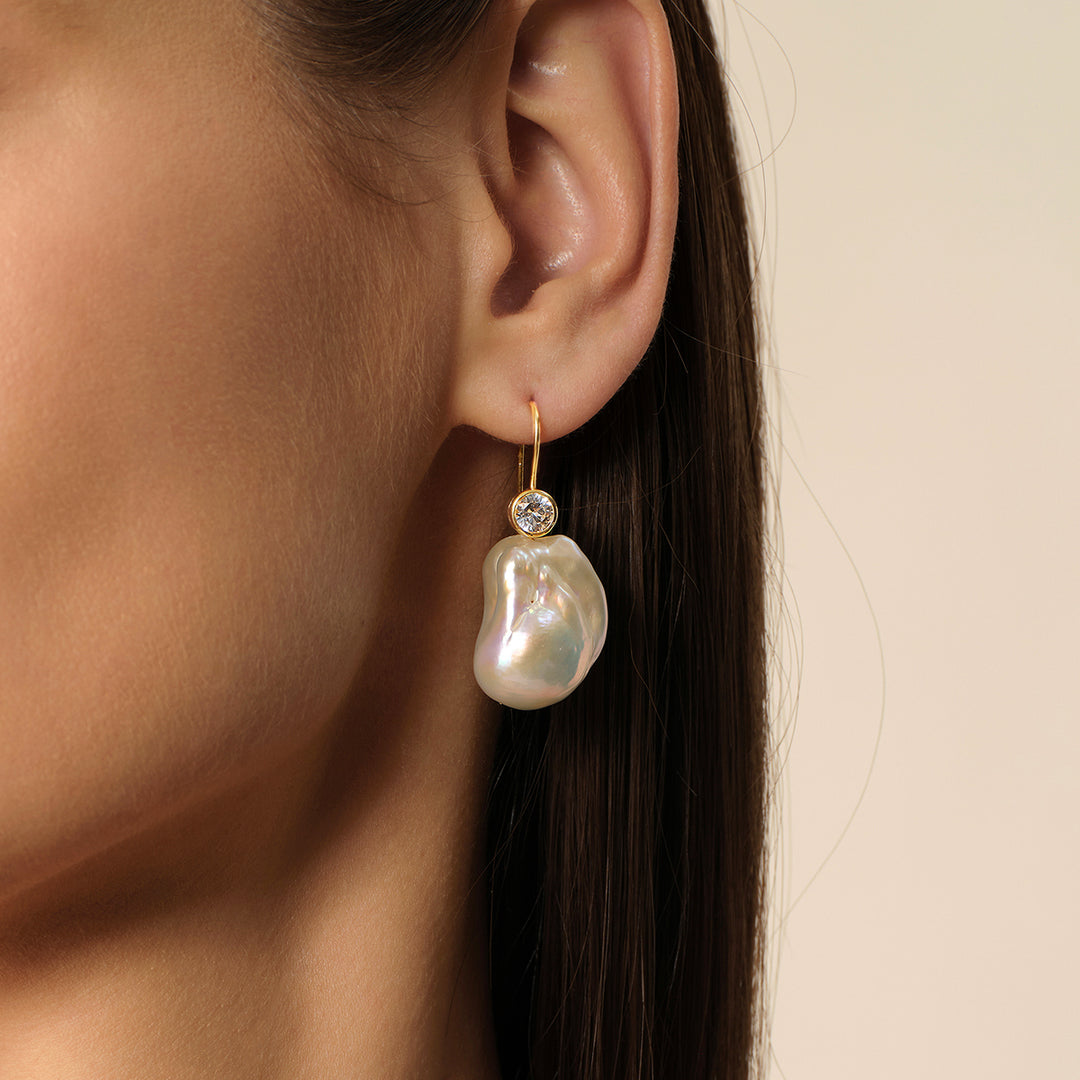 Baroque pearl earrings with cubic zirconia, ear wire closure, gold vermeil | HELAS