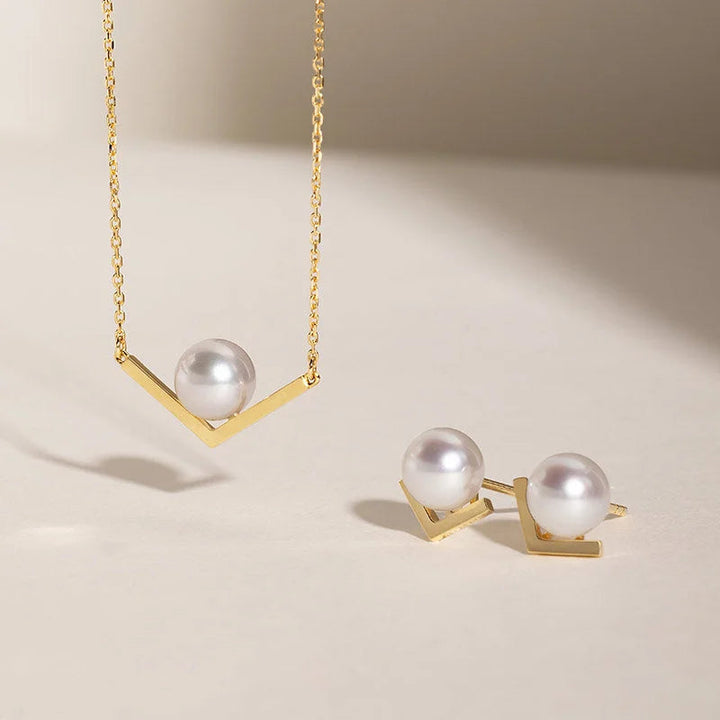 REFLECT COLLECTION Akoya Saltwater Pearl 18K Yellow Gold Diamond V-shape Necklace REFLECT COLLECTION Akoya Saltwater Pearl 18K Yellow Gold Diamond V-shape Necklace REFLECT COLLECTION